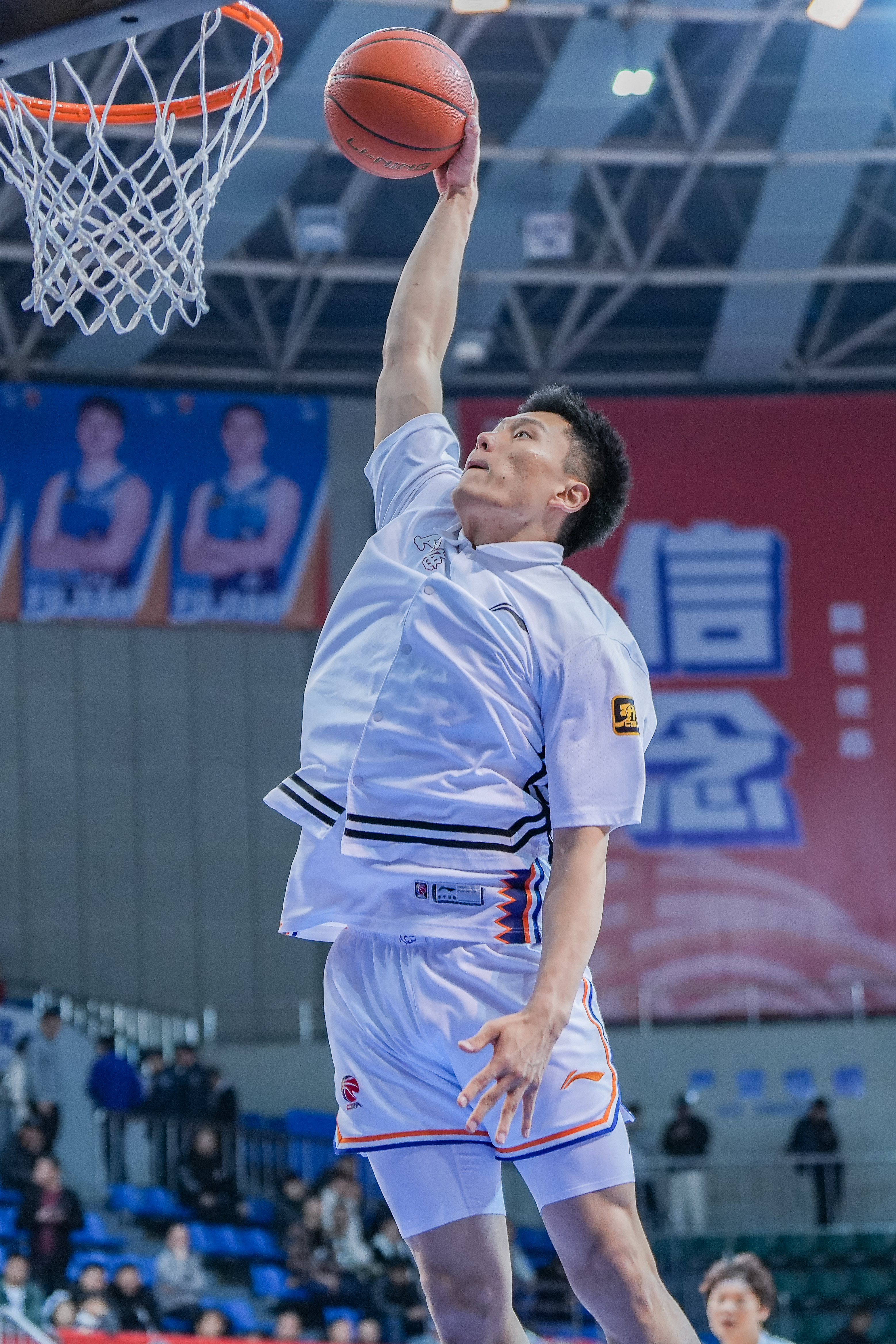  持續(xù)漲球！上海男籃“李花”組合—李弘權(quán)、李添榮