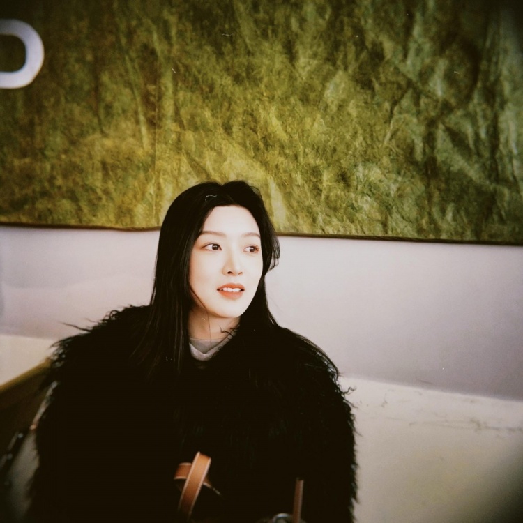  很好看！付豪女友更新社媒曬美照：最近很愛(ài)