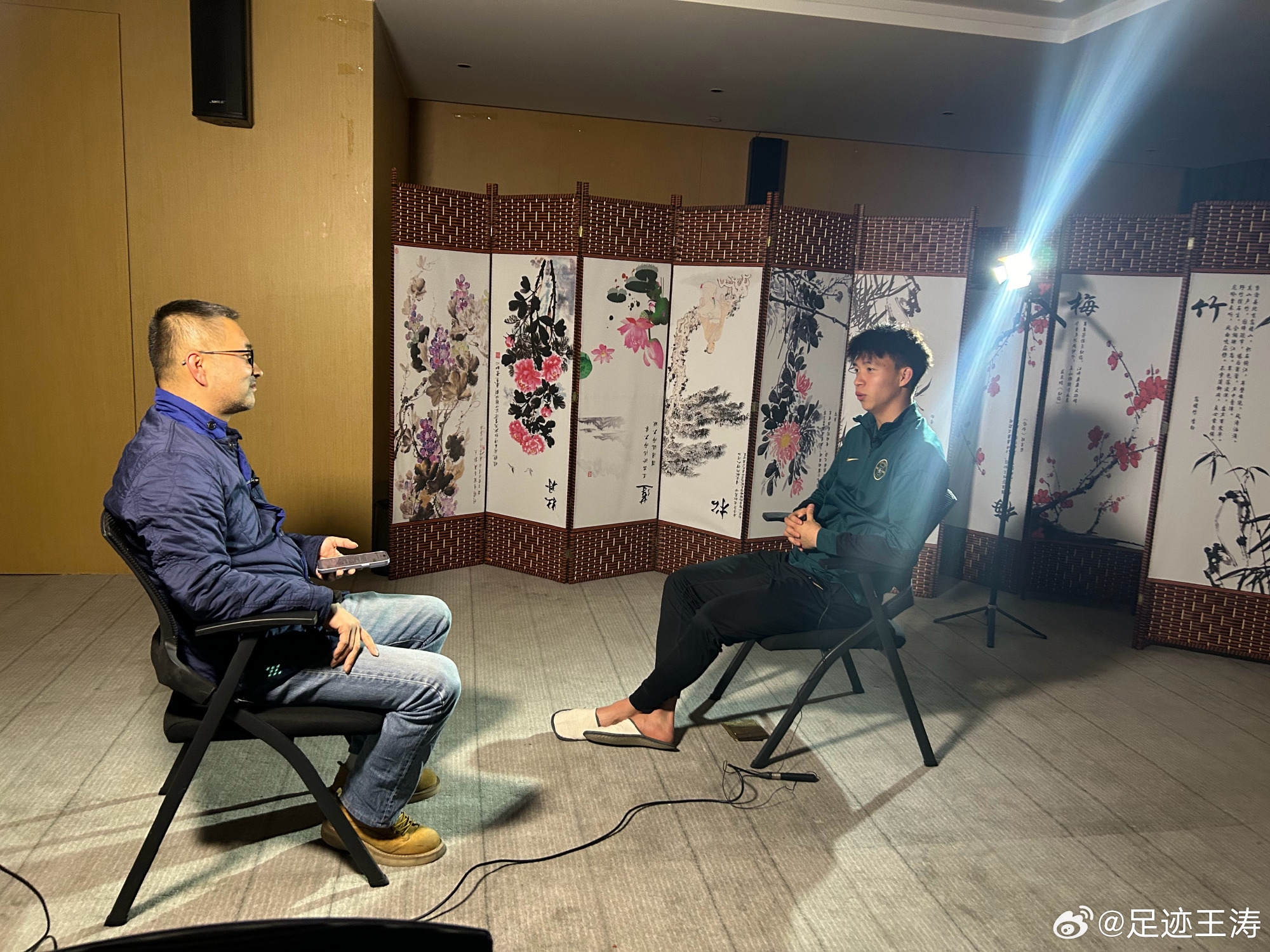  記者：王鈺棟視韋世豪為偶像&想加他微信，現(xiàn)進(jìn)了國足不知加到?jīng)]