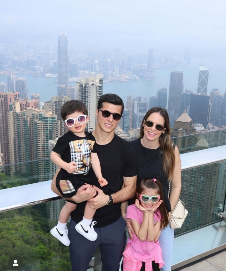  特謝拉帶家人赴中國香港過周末，陳晉一留言：這是個好地方