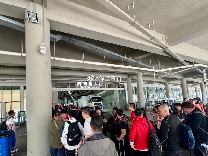  盛況空前！記者曬照：距離中澳之戰(zhàn)還有三小時，現(xiàn)場記者已超百名