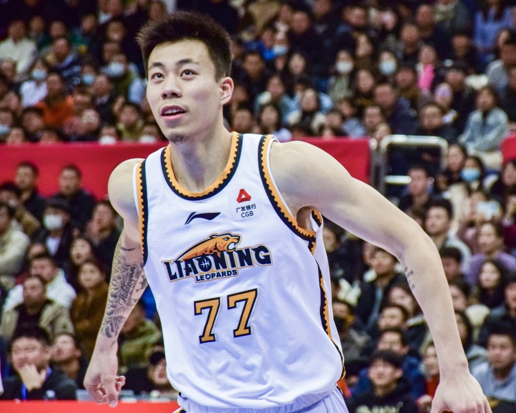  狀態(tài)復蘇！張鎮(zhèn)麟上半場11投7中&三分4中1 拿到15分4板4助2斷
