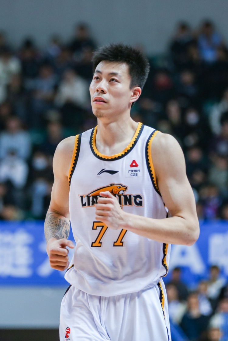  媒體人：張鎮(zhèn)麟、韓德君將因傷缺席今晚對陣北控的比賽