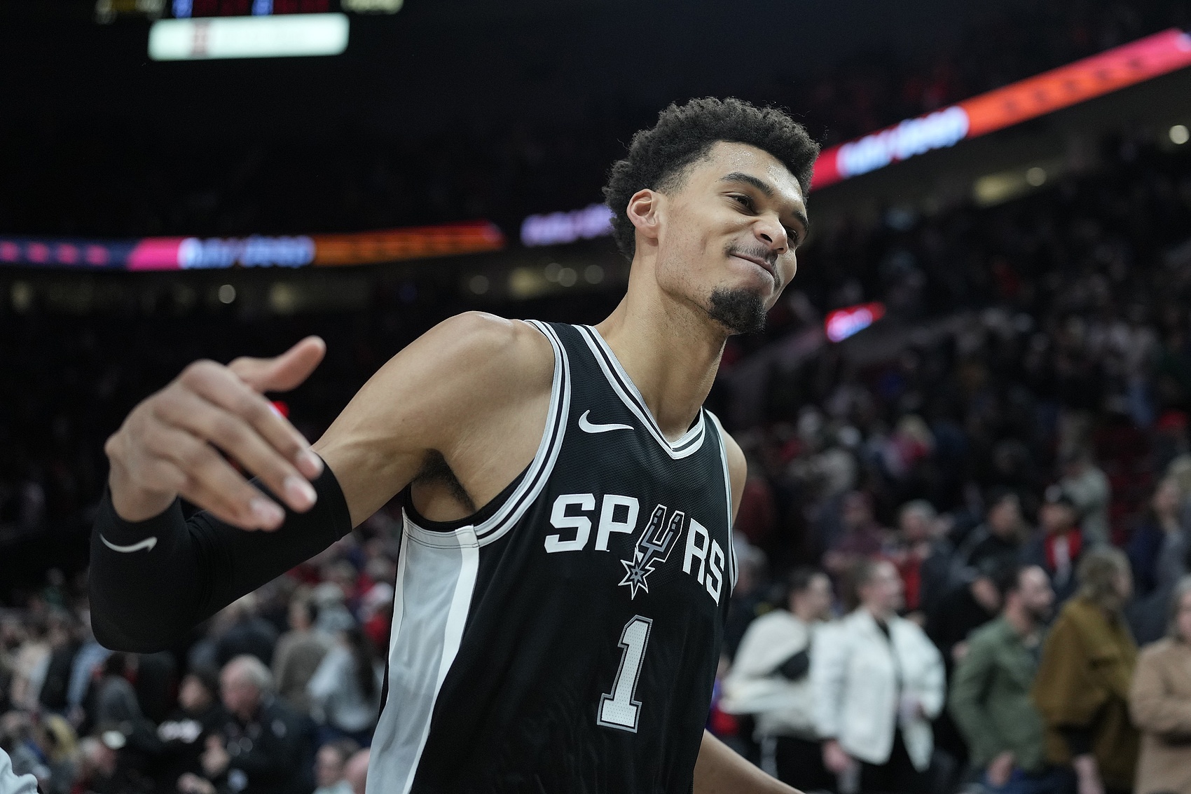  下一個NBA超級巨星？文班亞馬：身高 技術(shù)與人格魅力的完美結(jié)合