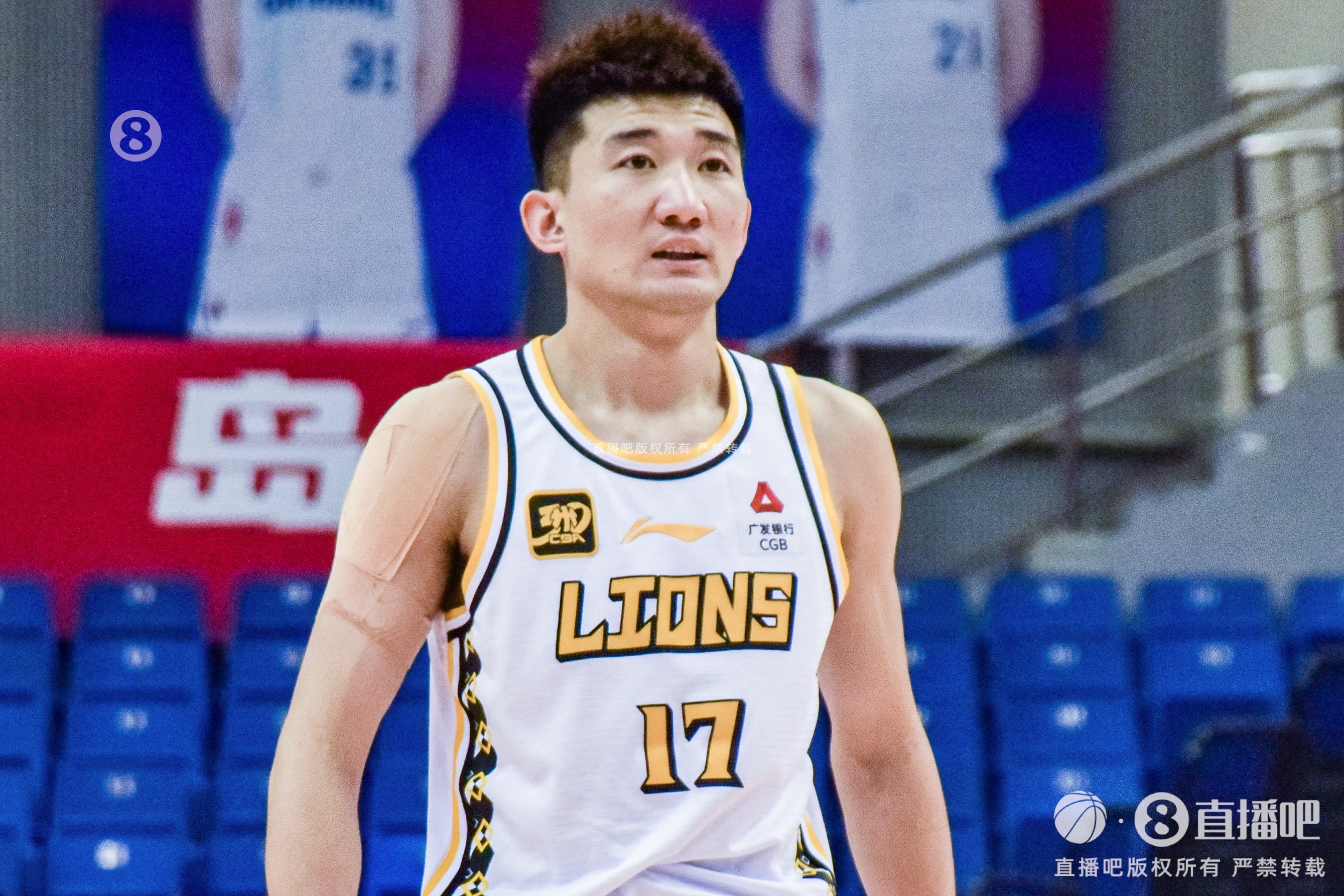  效率太低！孫銘徽15中4拿到15分4板12助2斷1帽 5次犯規(guī)