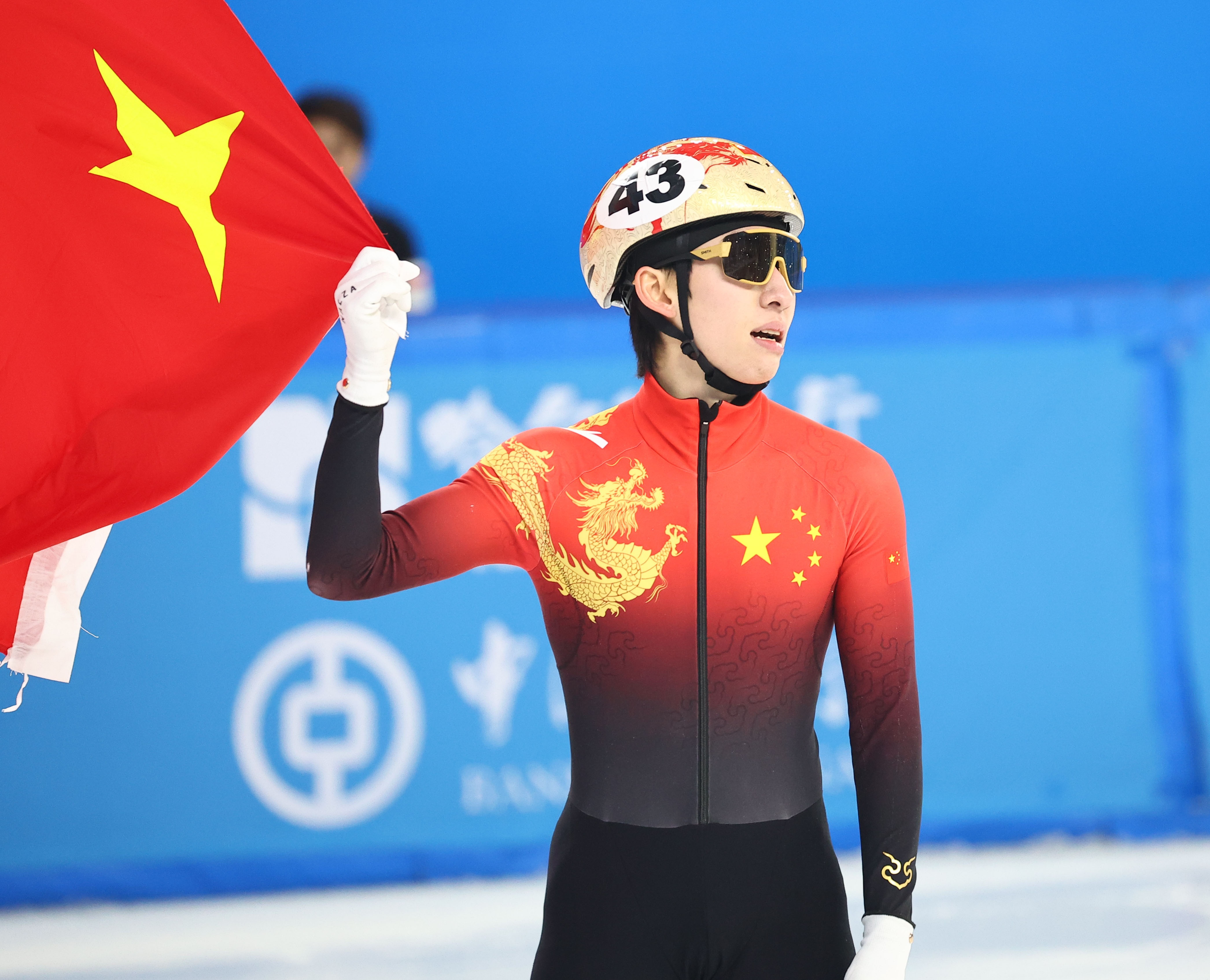  媒體人：中國(guó)冰雪歸化非常成功，但足球歸化花更多錢卻連水花都沒(méi)